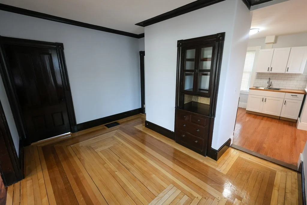 4 bed, 1 bath apartment for rent at 50 Thatcher St Unit 2, Hyde Park — photo 6 of 22