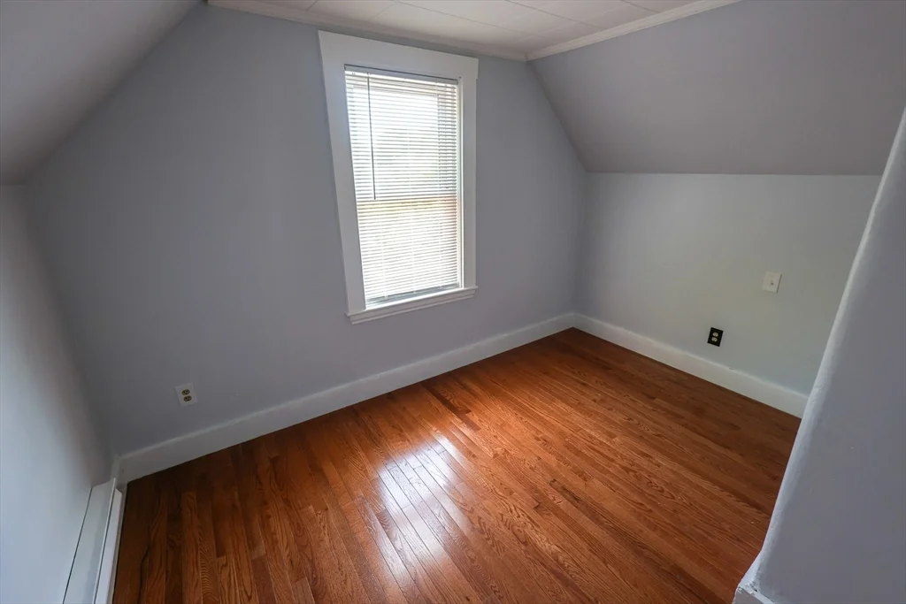 4 bed, 1 bath apartment for rent at 50 Thatcher St Unit 2, Hyde Park — photo 20 of 22