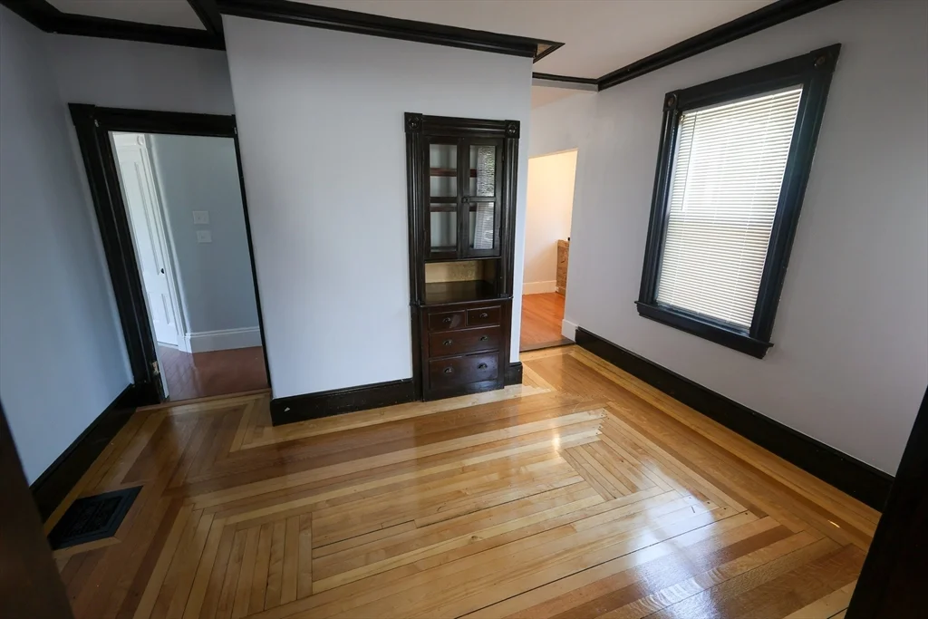4 bed, 1 bath apartment for rent at 50 Thatcher St Unit 2, Hyde Park — photo 5 of 22