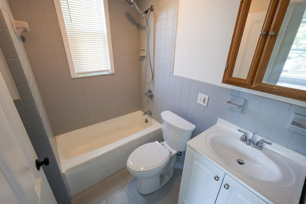 4 bed, 1 bath apartment for rent at 50 Thatcher St Unit 2, Hyde Park — photo 14 of 22