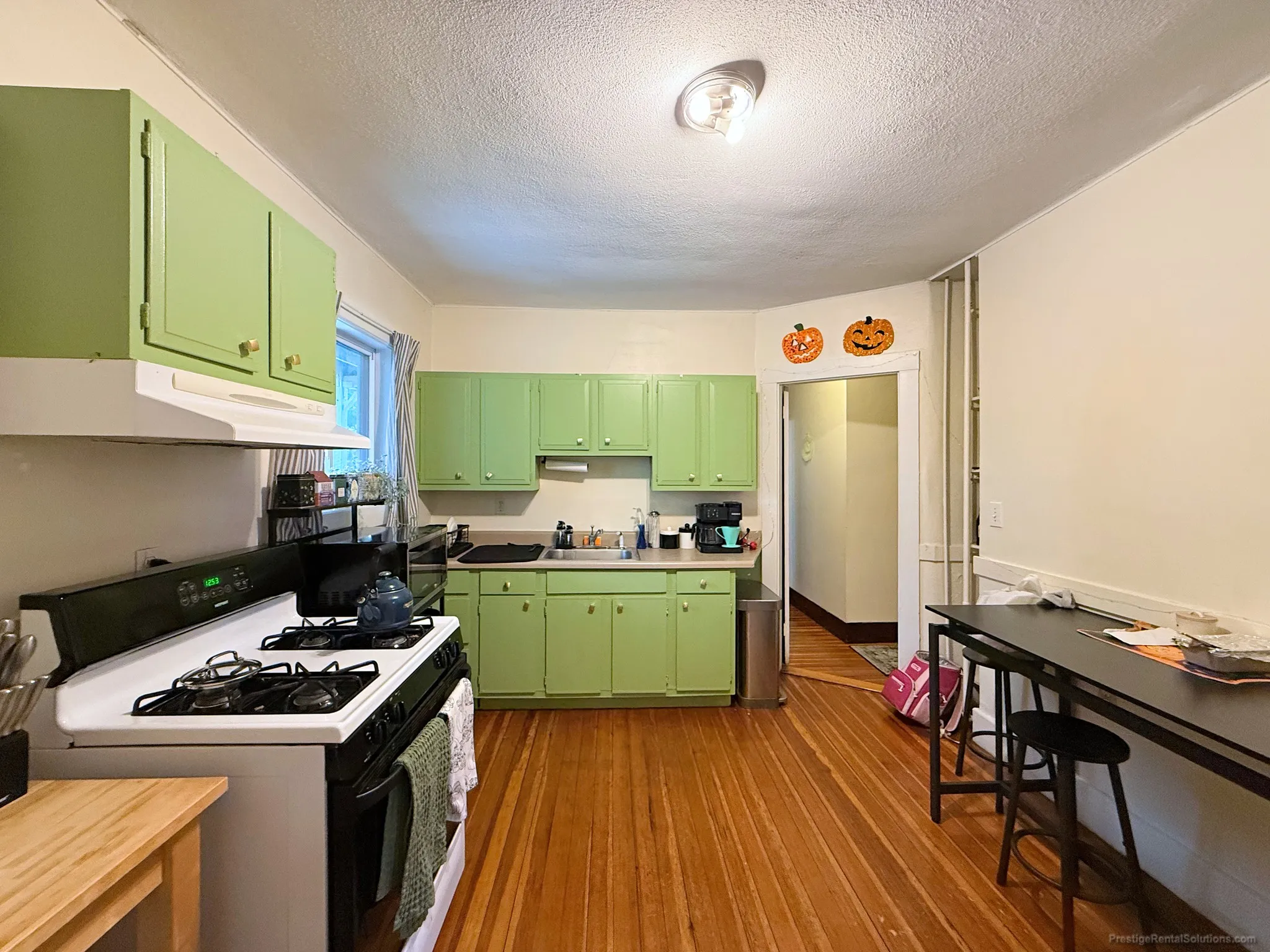 3 bed, 1 bath apartment for rent at 50 Tremont St Unit 1, Oak Square — photo 9 of 14