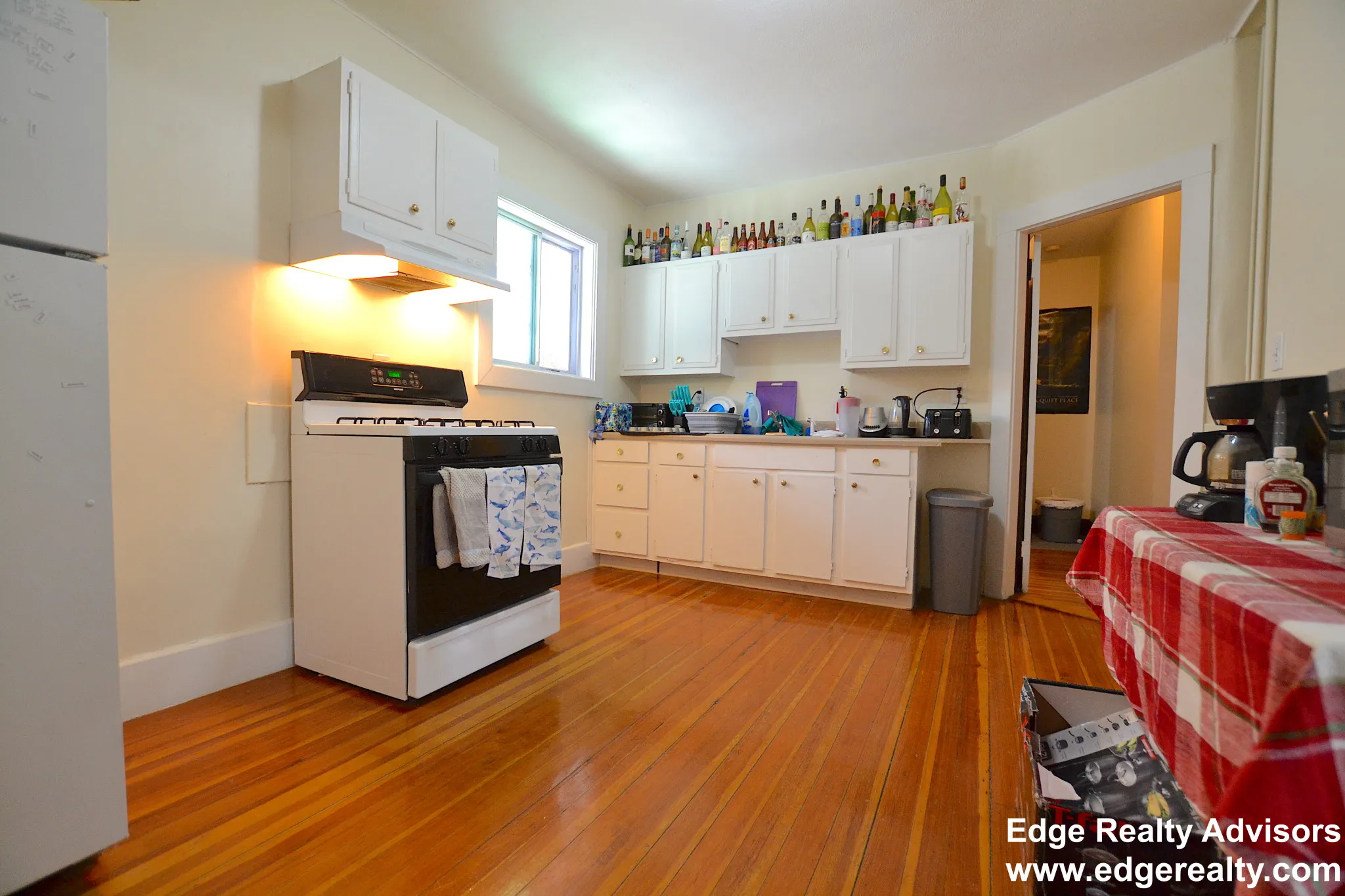 3 bed, 1 bath apartment for rent at 50 Tremont St Unit 1, Oak Square — photo 3 of 13