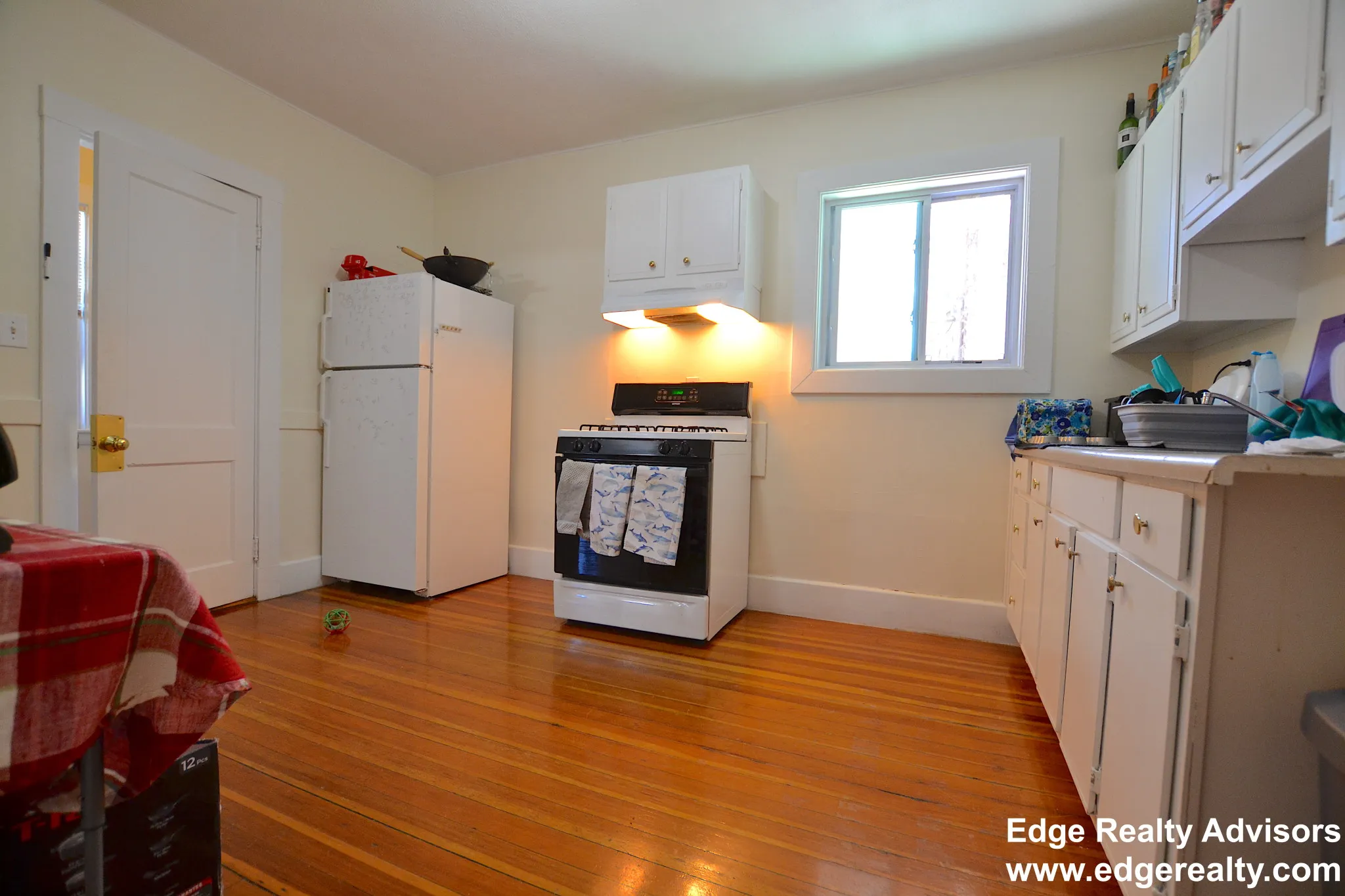 3 bed, 1 bath apartment for rent at 50 Tremont St Unit 1, Oak Square — photo 4 of 13