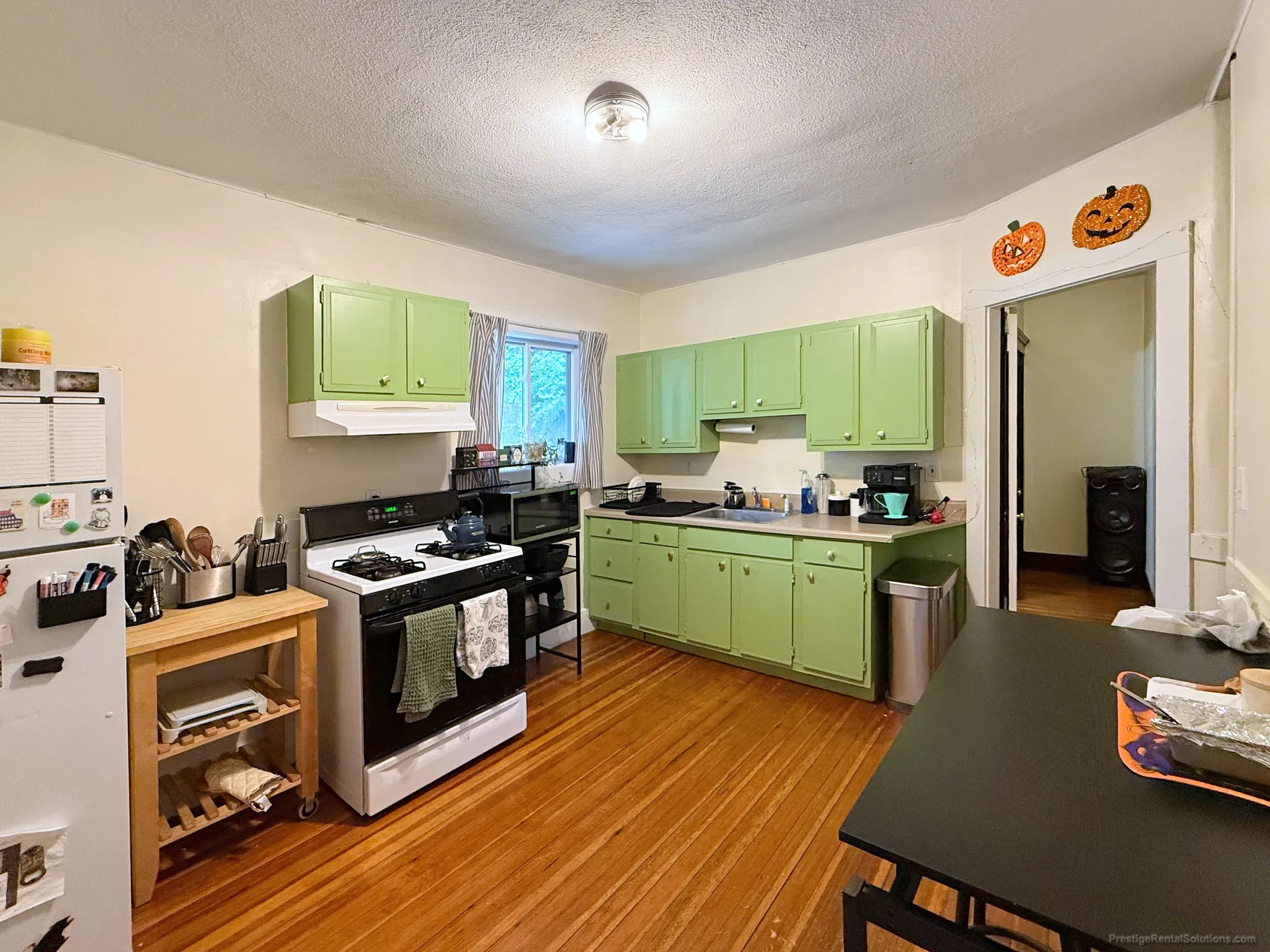 3 bed, 1 bath apartment for rent at 50 Tremont St Unit 1, Oak Square — photo 6 of 14