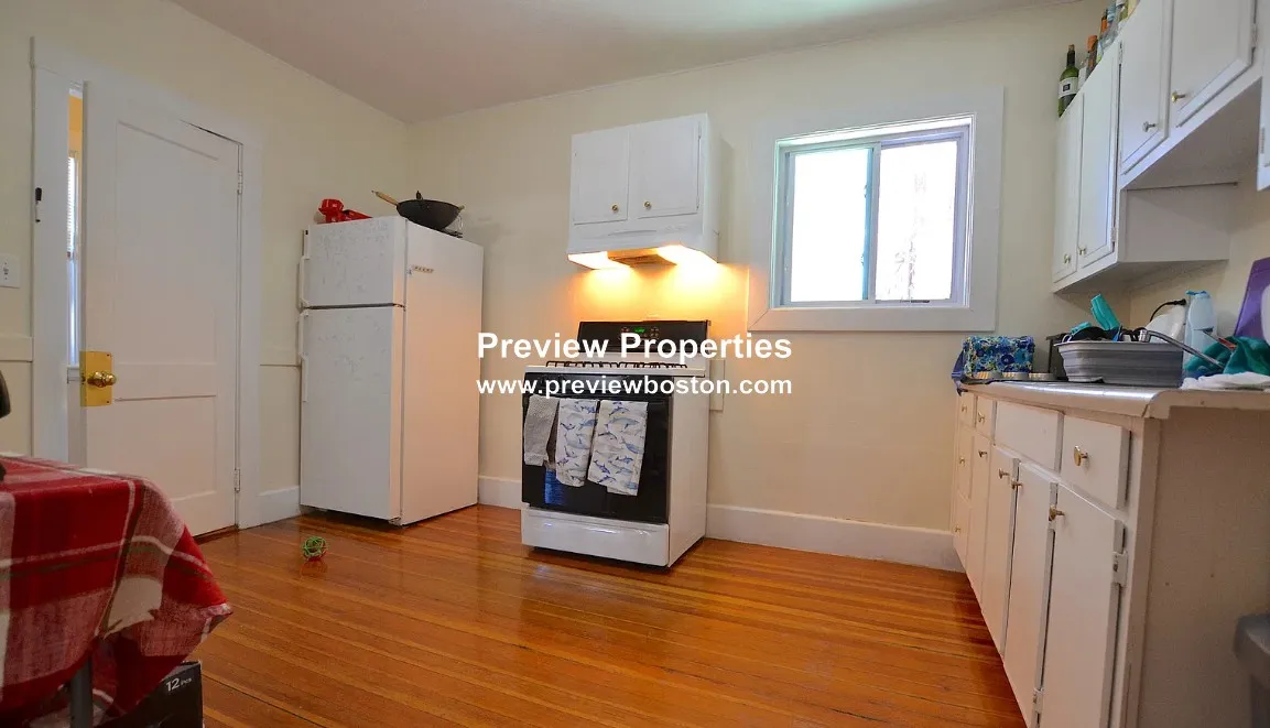 3 bed, 1 bath apartment for rent at 50 Tremont St Unit 1P, Oak Square — photo 2 of 11