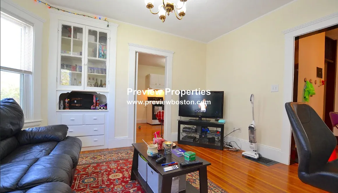 3 bed, 1 bath apartment for rent at 50 Tremont St Unit 1P, Oak Square — photo 6 of 11