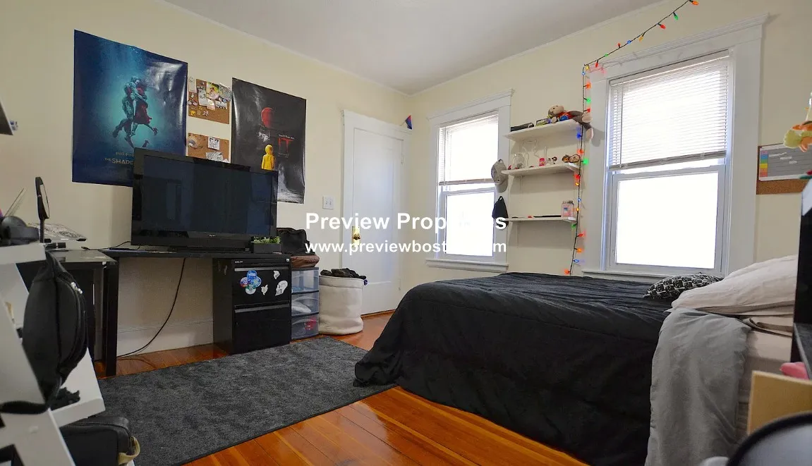 3 bed, 1 bath apartment for rent at 50 Tremont St Unit 1P, Oak Square — photo 5 of 11