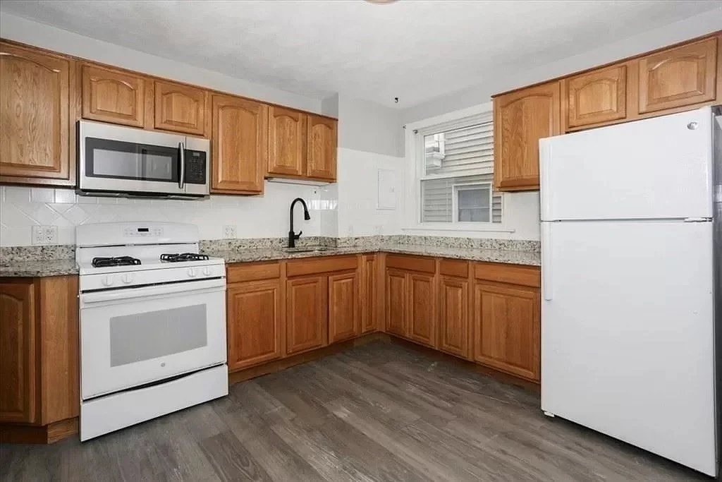 3 bed, 1 bath apartment for rent at 50 Trident Ave Unit 2, Winthrop — photo 8 of 12