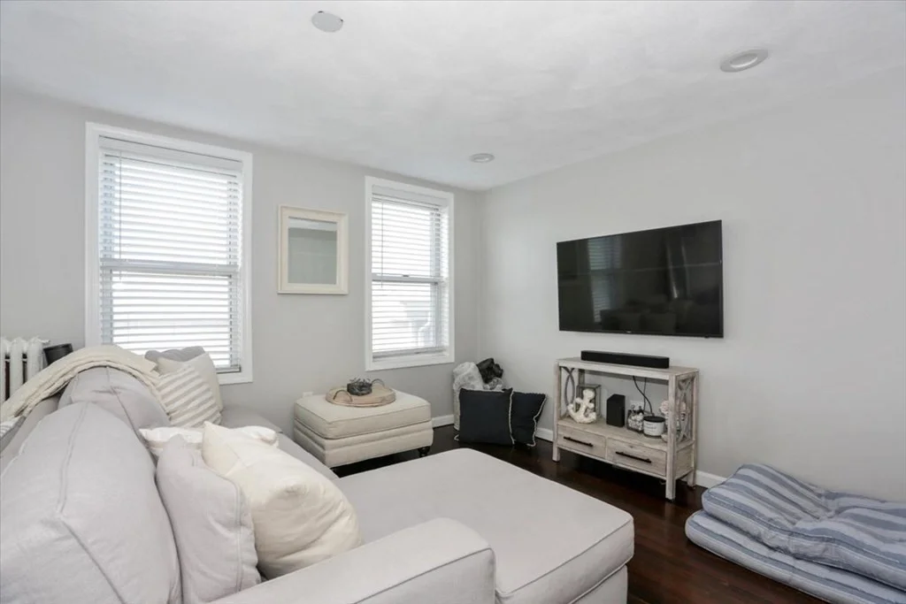 3 bed, 1 bath apartment for rent at 50 Trident Ave Unit 3, Winthrop — photo 2 of 12