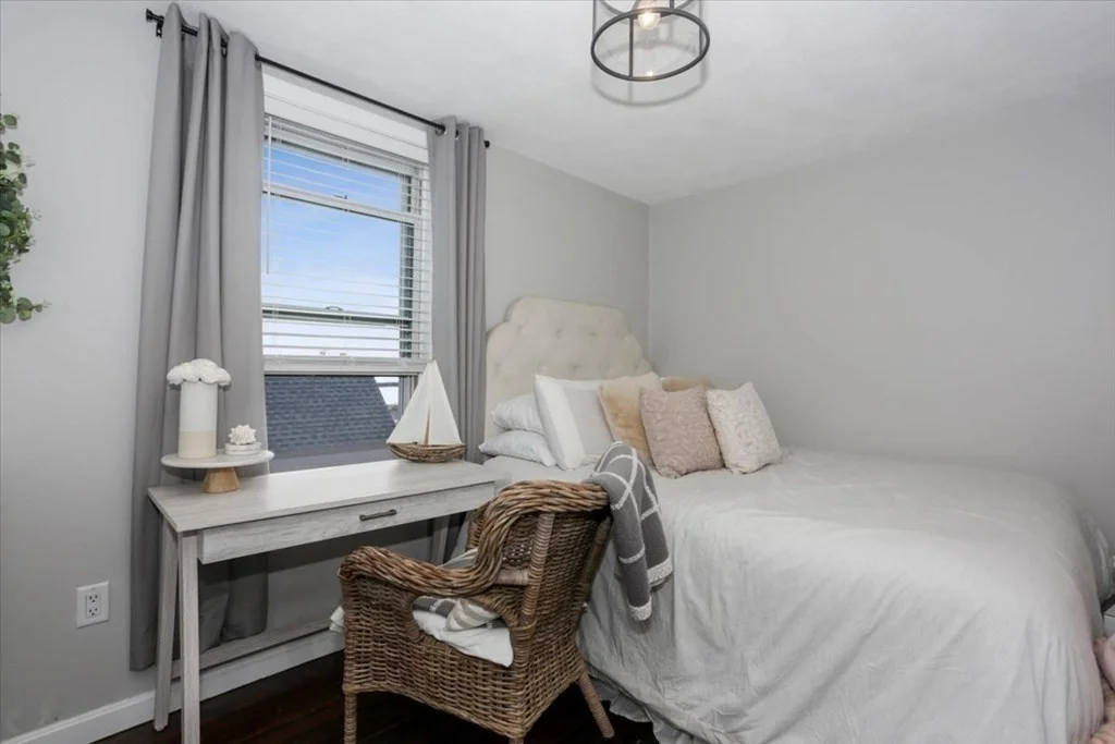 3 bed, 1 bath apartment for rent at 50 Trident Ave Unit C, Winthrop Beach — photo 4 of 14