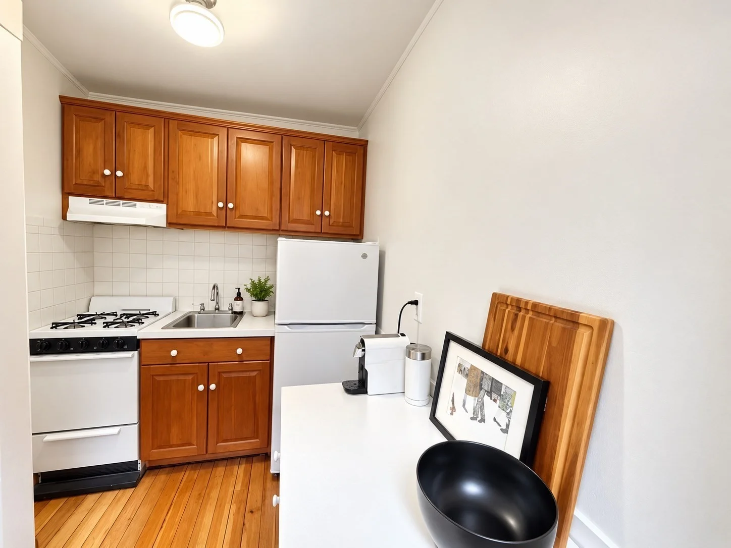 1 bed, 1 bath apartment for rent at 50 W Cedar St Unit 3, Beacon Hill — photo 8 of 9