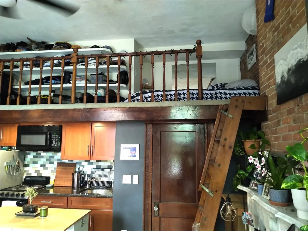 Studio bed, 1 bath apartment for rent at 50 Waltham St Unit 3, South End — photo 6 of 8