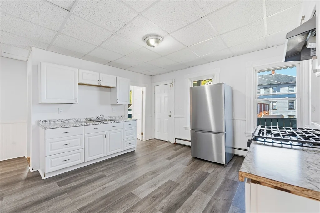 3 bed, 1 bath apartment for rent at 50 West St Unit 3, Fitchburg — photo 3 of 18