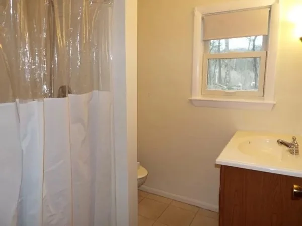 1 bed, 1 bath apartment for rent at 50 West St Unit B, Medway — photo 4 of 4