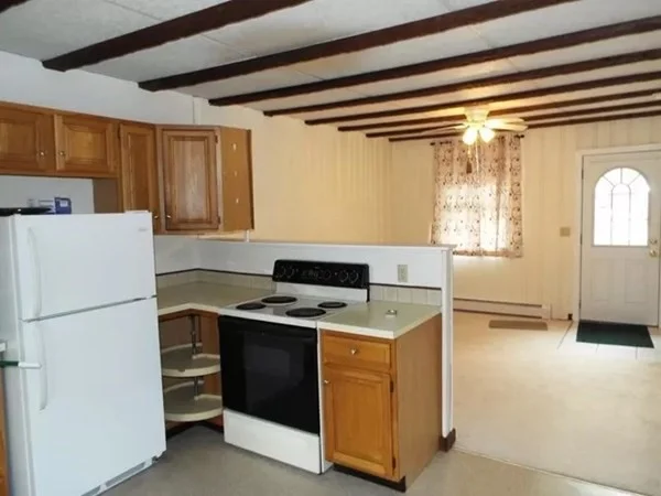 1 bed, 1 bath apartment for rent at 50 West St Unit B, Medway — photo 2 of 4