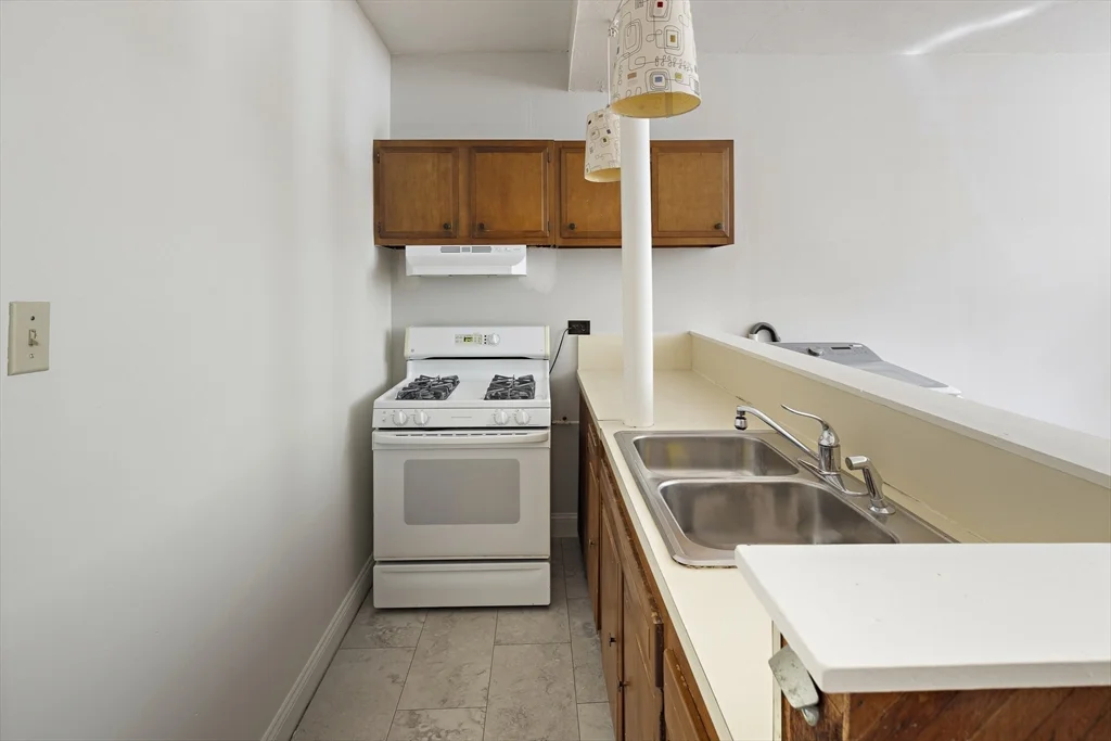 1 bed, 1 bath apartment for rent at 50 Williams St Unit 50B, Coolidge Corner — photo 2 of 8