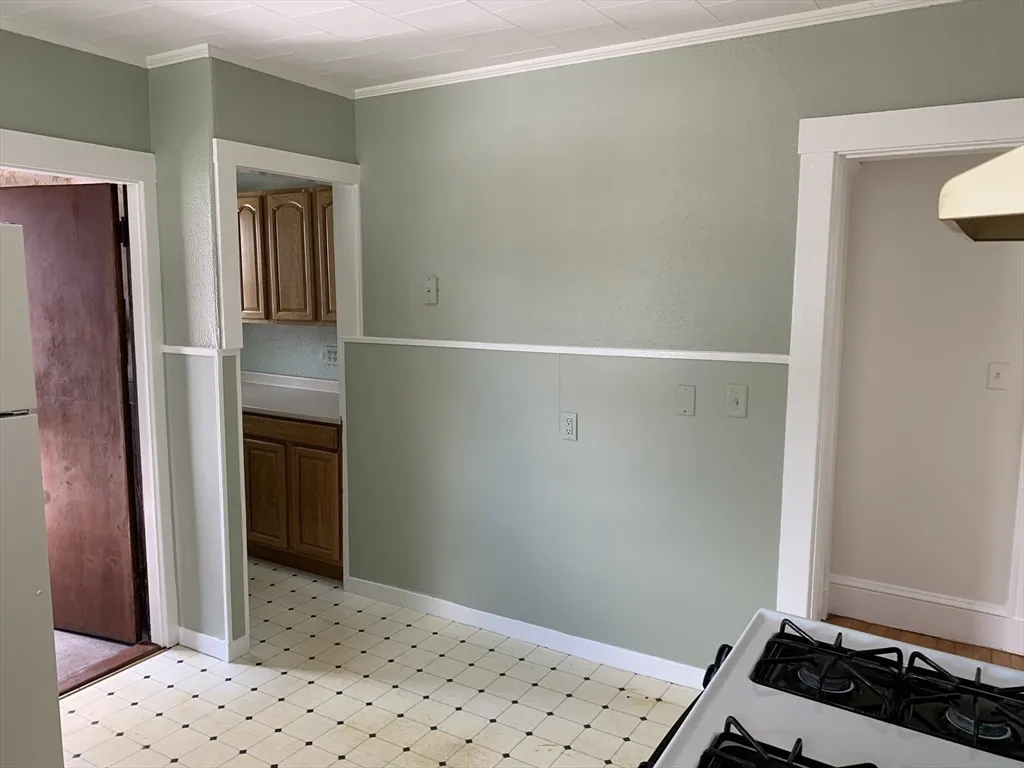 2 bed, 1 bath apartment for rent at 50 Windsor Rd Unit 1, South Medford — photo 6 of 42