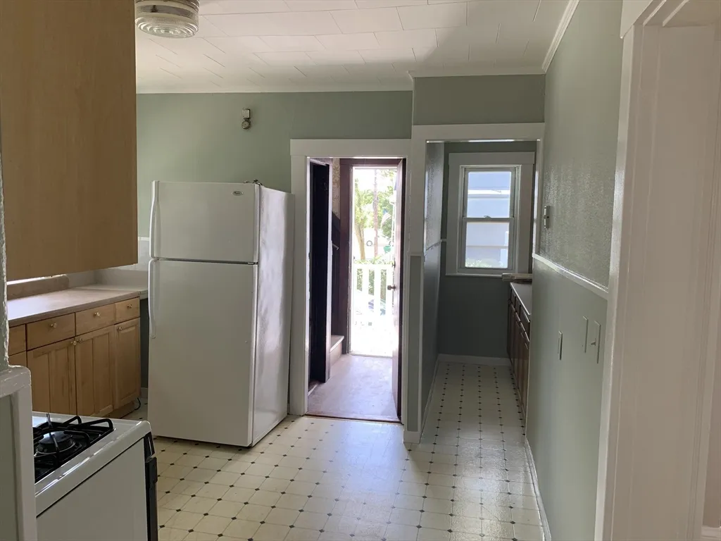 2 bed, 1 bath apartment for rent at 50 Windsor Rd Unit 1, South Medford — photo 7 of 42
