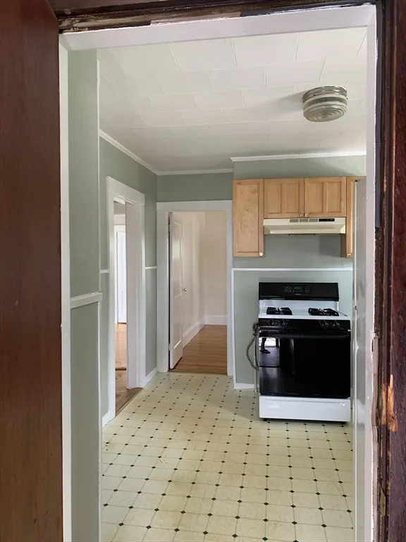 2 bed, 1 bath apartment for rent at 50 Windsor Rd Unit 1, South Medford — photo 1 of 42