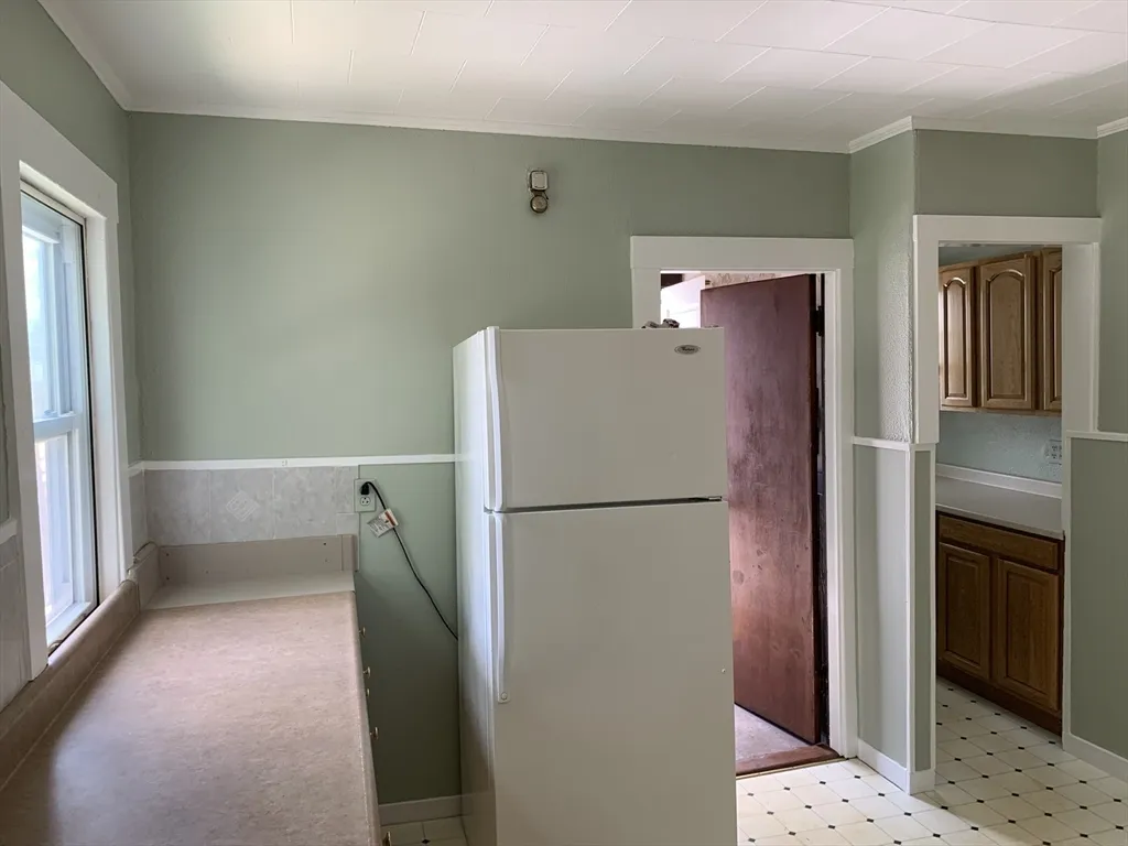 2 bed, 1 bath apartment for rent at 50 Windsor Rd Unit 1, South Medford — photo 4 of 42