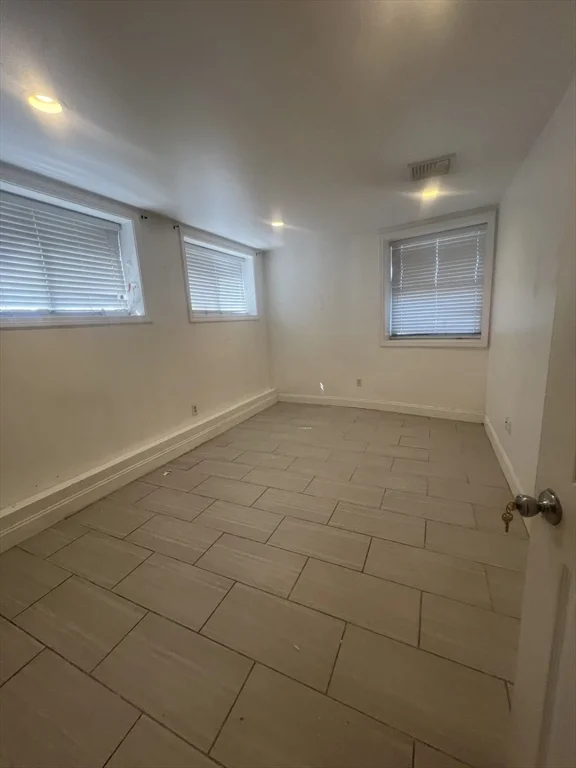 3 bed, 1 bath apartment for rent at 500 Beach St Unit 1, Revere — photo 3 of 7