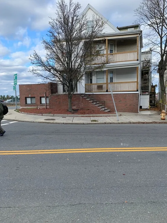2 bed, 1 bath apartment for rent at 500 Beach St Unit 3, Revere