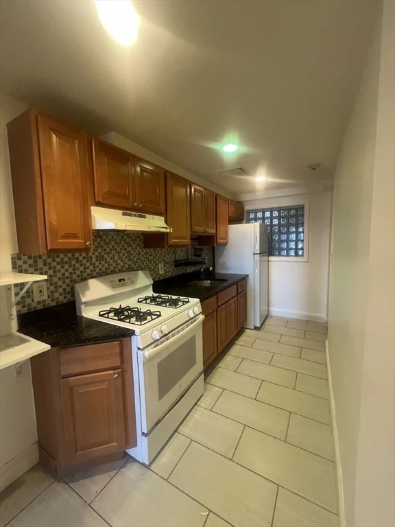 3 bed, 1 bath apartment for rent at 500 Beach St Unit 6, Revere — photo 5 of 5