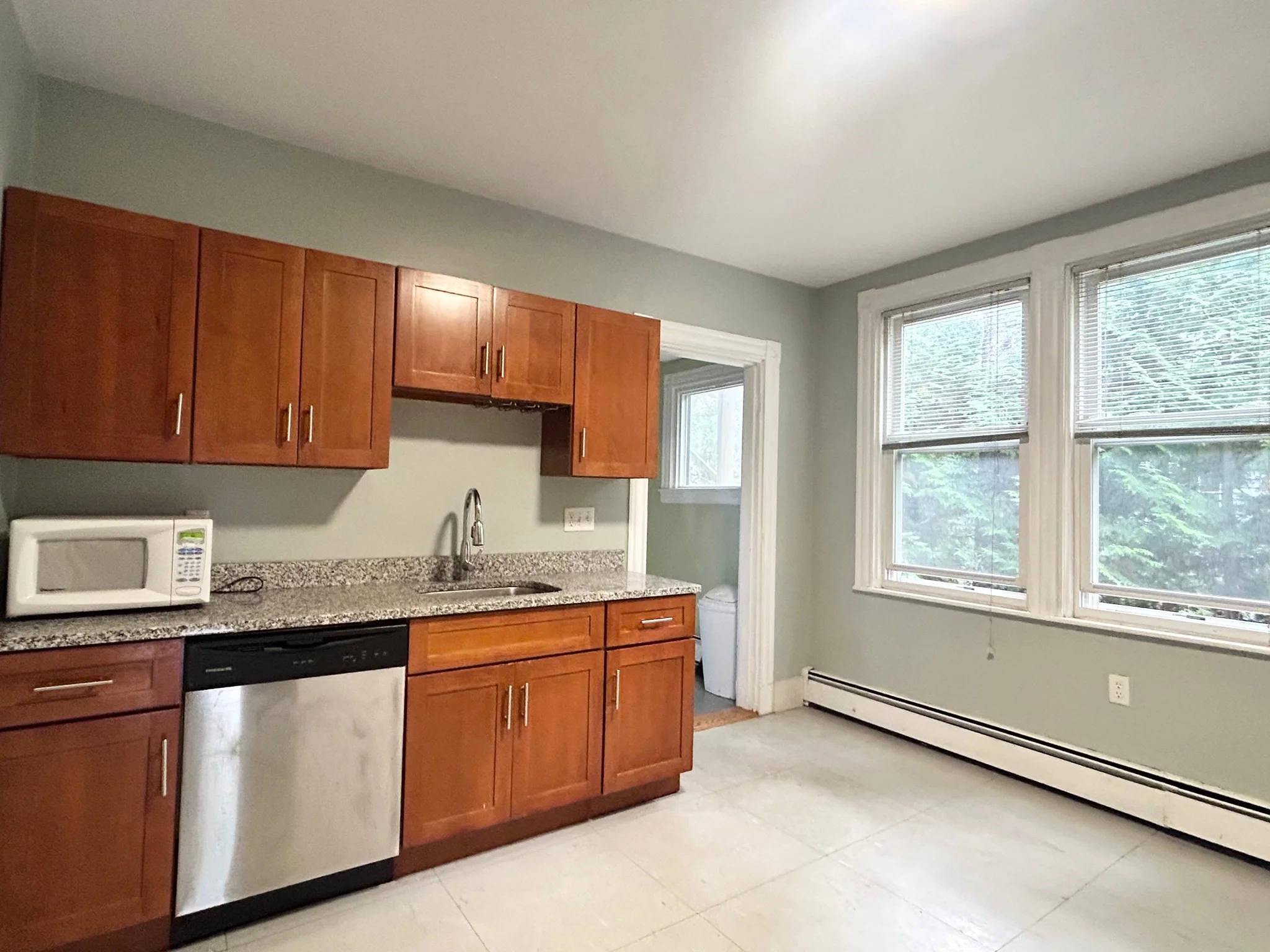 3 bed, 1 bath apartment for rent at 500 Centre St Unit 1, Newton Corner — photo 5 of 15