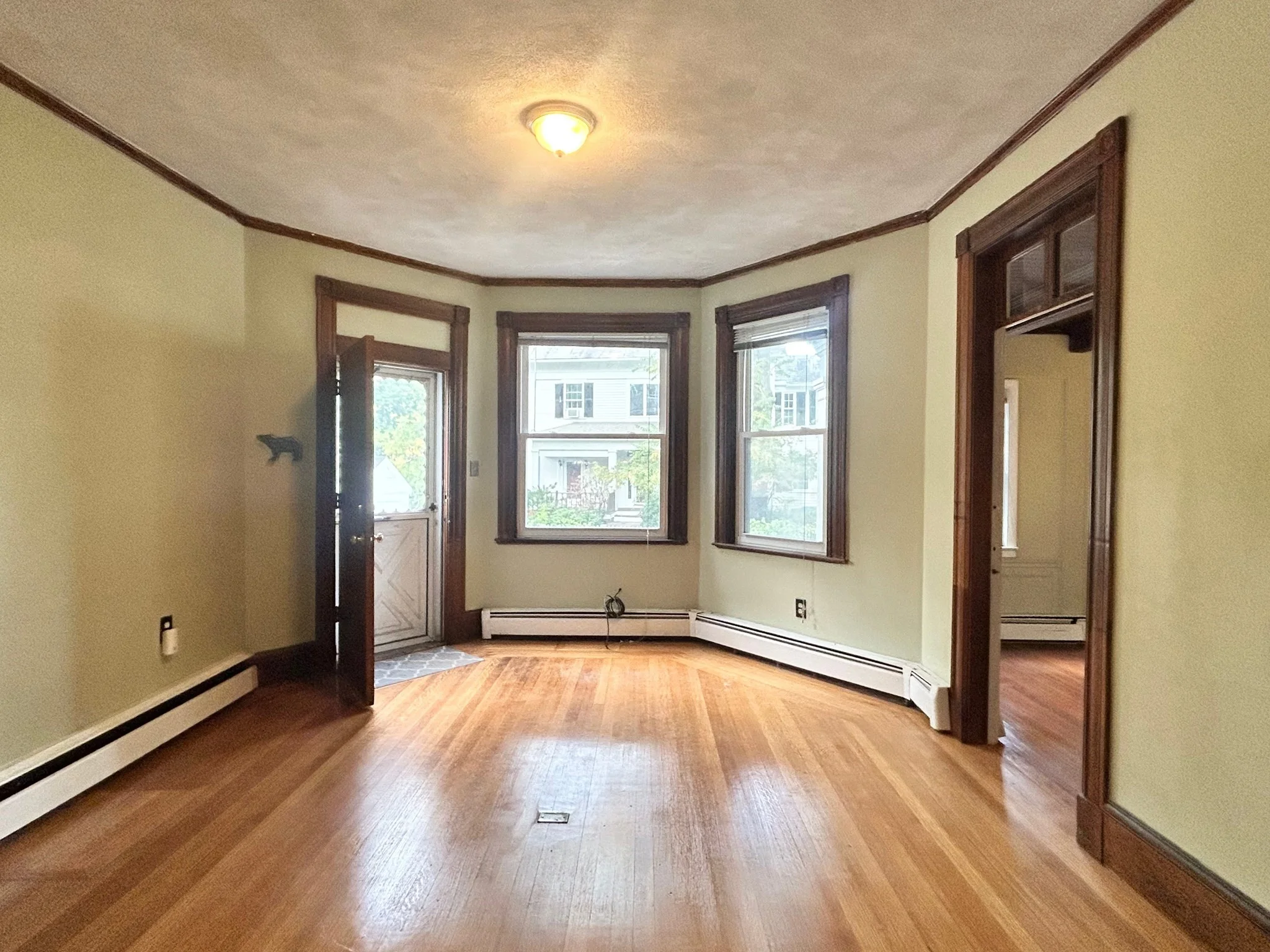 3 bed, 1 bath apartment for rent at 500 Centre St Unit 1, Newton Corner — photo 4 of 15