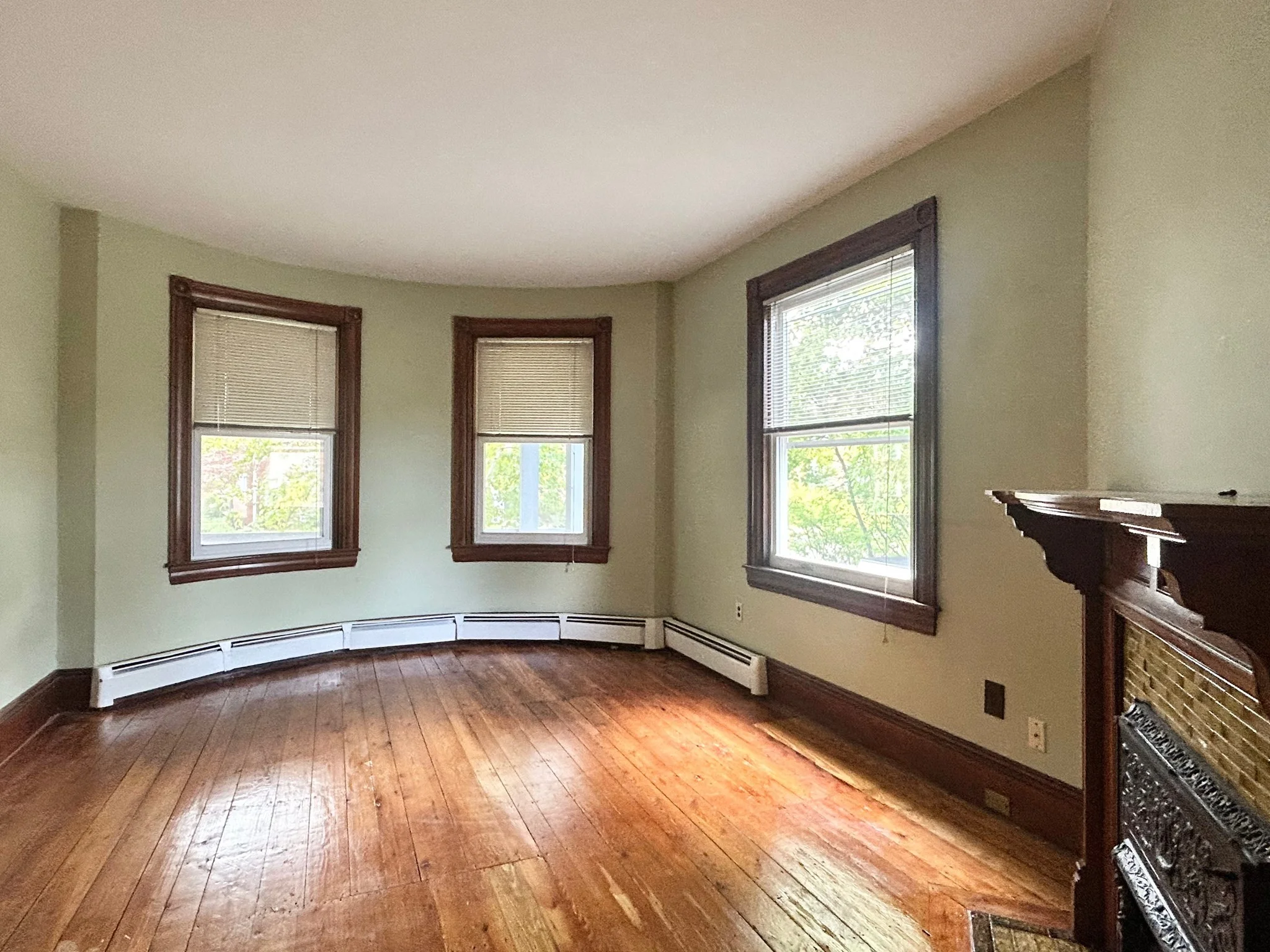 3 bed, 1 bath apartment for rent at 500 Centre St Unit 1, Newton Corner — photo 12 of 15