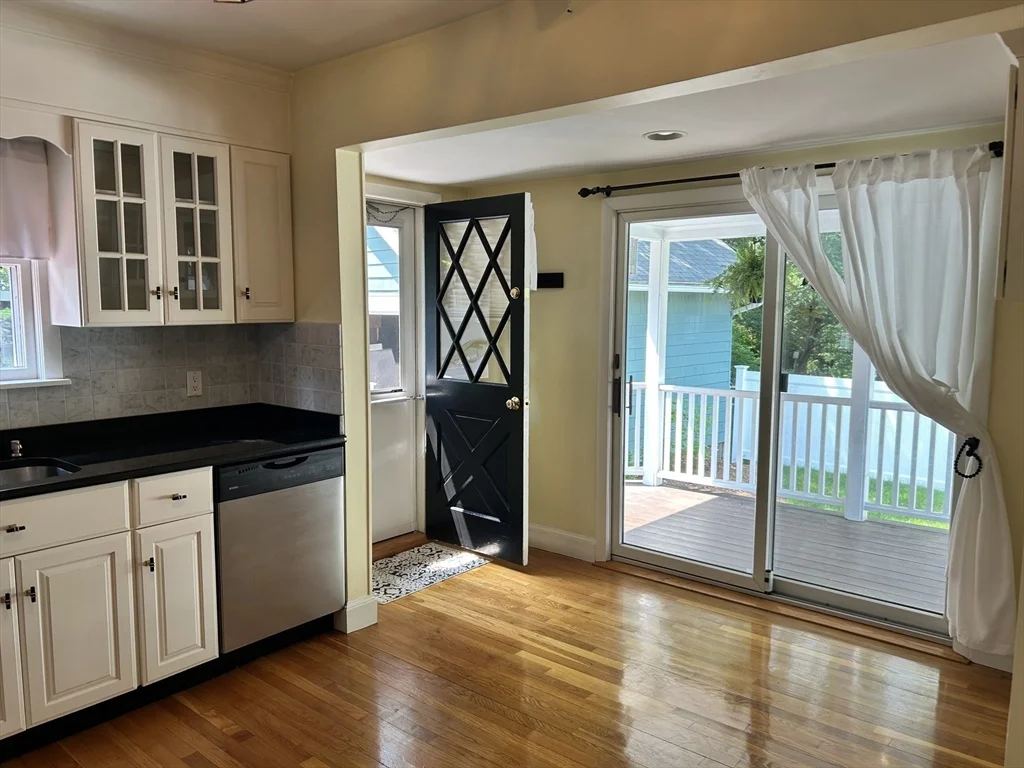 4 bed, 2 bath apartment for rent at 500 Lowell St, Lexington — photo 6 of 19