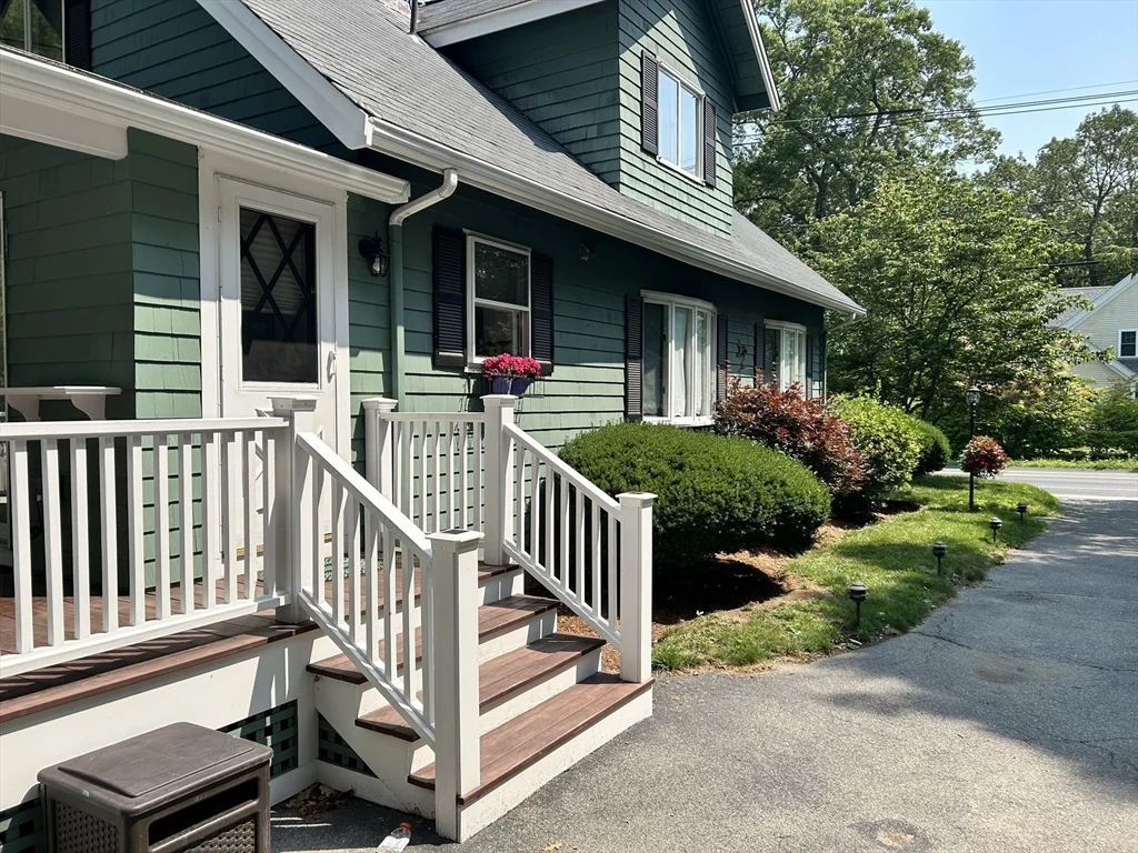 4 bed, 2 bath apartment for rent at 500 Lowell St, Lexington — photo 3 of 19