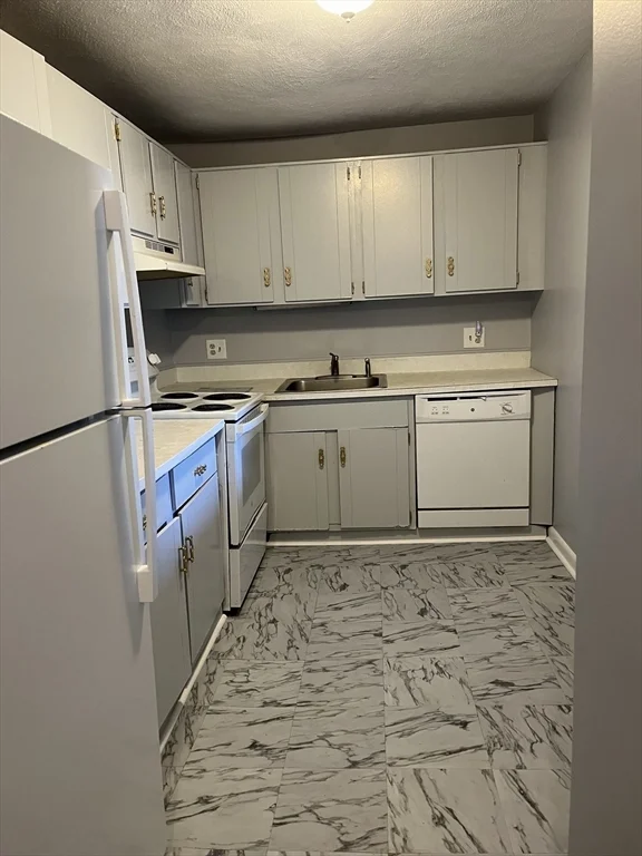 2 bed, 1 bath apartment for rent at 500 North Shore Rd Unit 13B, Peabody
