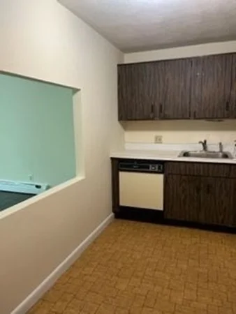2 bed, 1 bath apartment for rent at 500 North Shore Rd Unit 1C Top levl, Peabody — photo 2 of 10