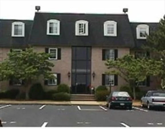 2 bed, 1 bath apartment for rent at 500 North Shore Rd Unit 1C Top levl, Peabody