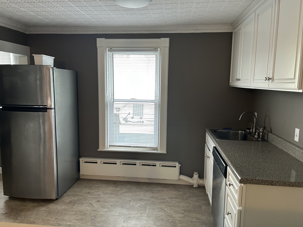 2 bed, 1 bath apartment for rent at 500 Pleasant St Unit 2, Holyoke — photo 12 of 13