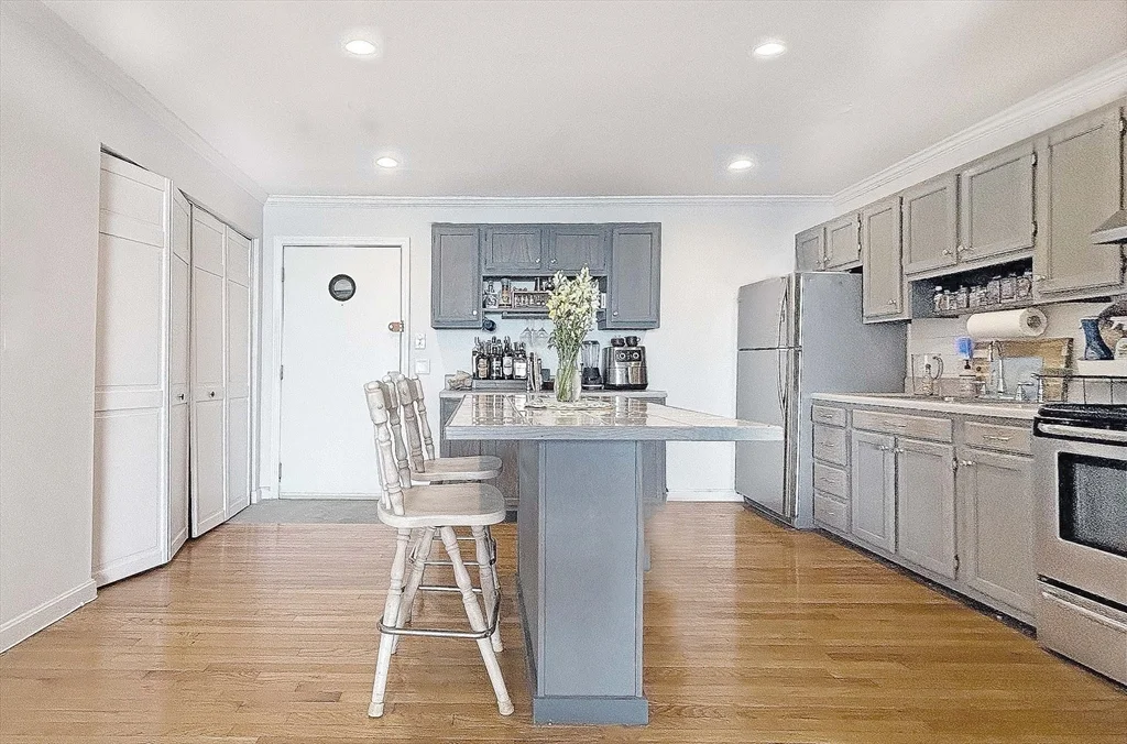 1 bed, 1 bath apartment for rent at 500 Revere Beach Boulevard Unit 504, Revere — photo 3 of 18