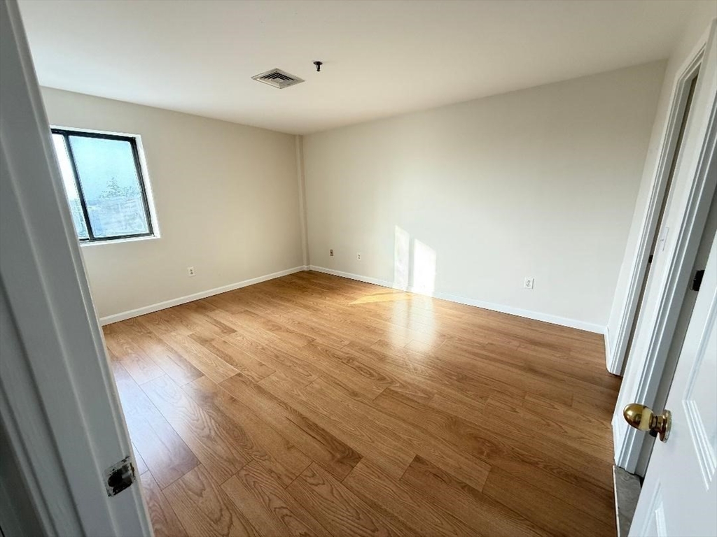 2 bed, 2 bath apartment for rent at 500 Washington St Unit 604, Quincy — photo 5 of 14
