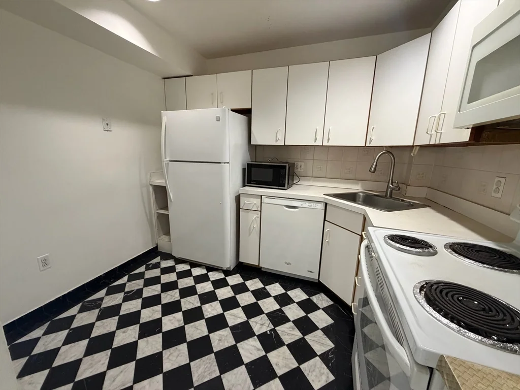 2 bed, 2 bath apartment for rent at 500 Washington St Unit 204, Quincy — photo 10 of 22