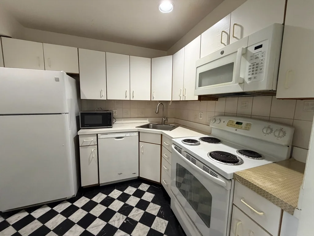 2 bed, 2 bath apartment for rent at 500 Washington St Unit 204, Quincy — photo 9 of 22