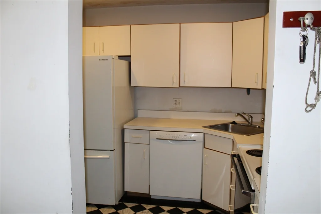 2 bed, 2 bath apartment for rent at 500 Washington St Unit 601, Quincy Point — photo 6 of 11