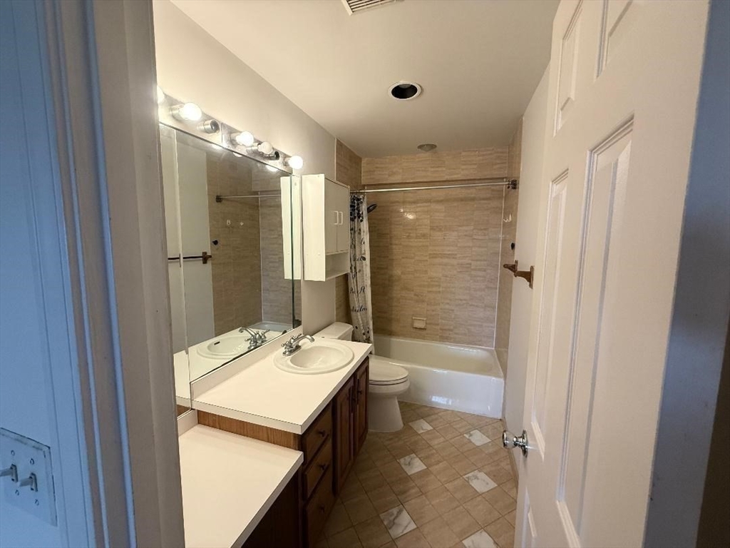 2 bed, 2 bath apartment for rent at 500 Washington St Unit 710, Quincy — photo 8 of 14