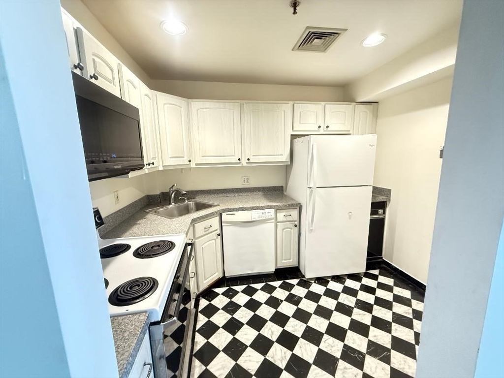 2 bed, 2 bath apartment for rent at 500 Washington St Unit 710, Quincy — photo 4 of 14