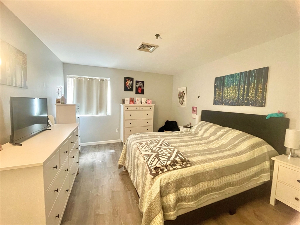 2 bed, 2 bath apartment for rent at 500 Washington Unit 609, Quincy — photo 8 of 9