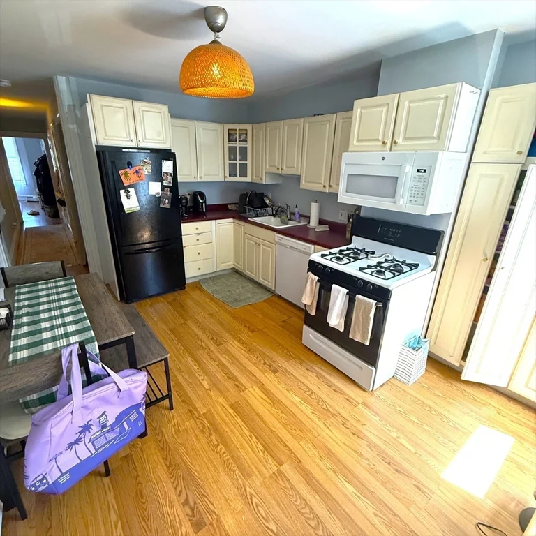 2 bed, 1 bath apartment for rent at 501 East 3rd Unit 2, South Boston — photo 2 of 7