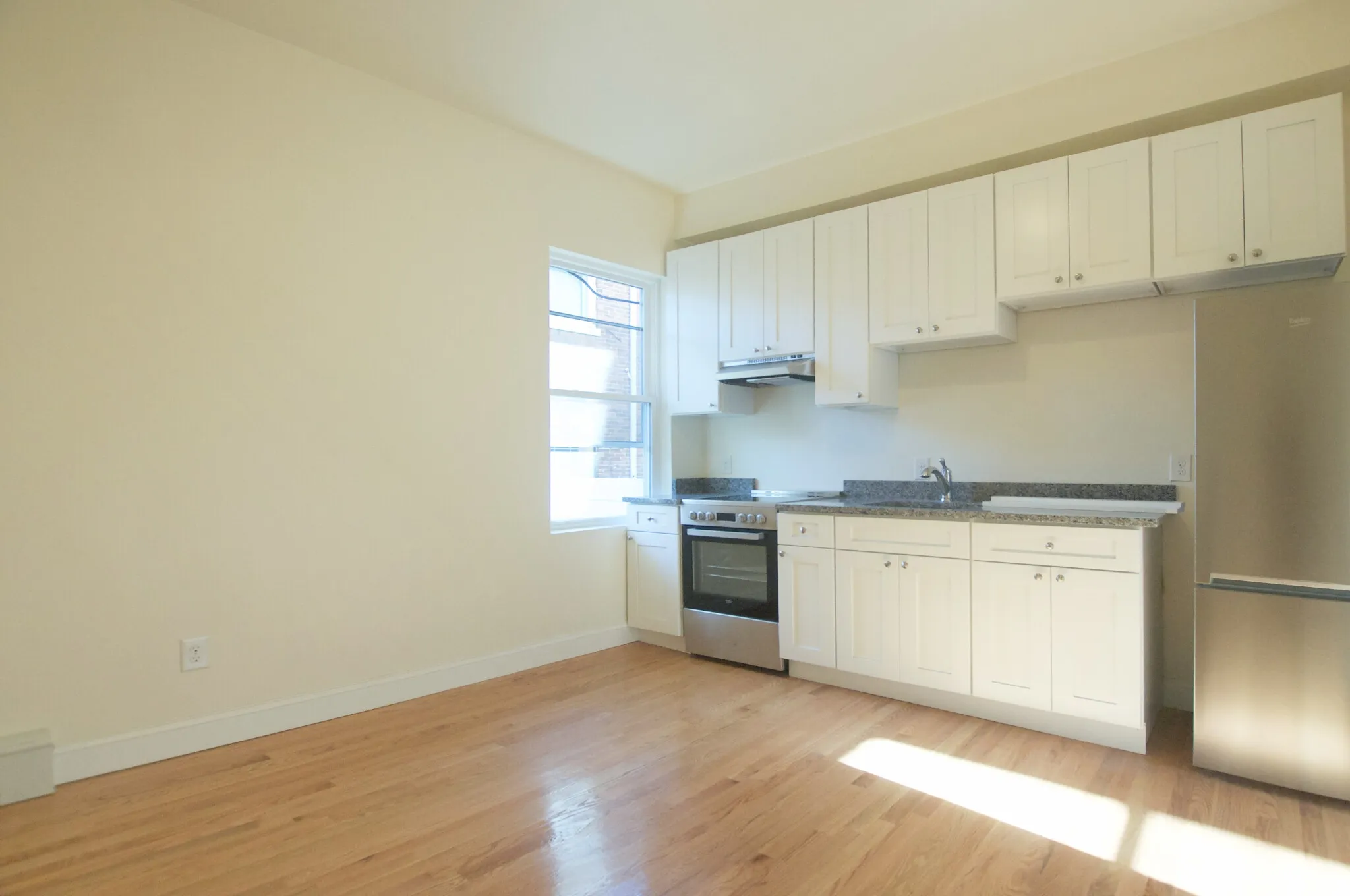 Studio bed, 1 bath apartment for rent at 501 East Broadway Unit 3, South Boston — photo 2 of 7