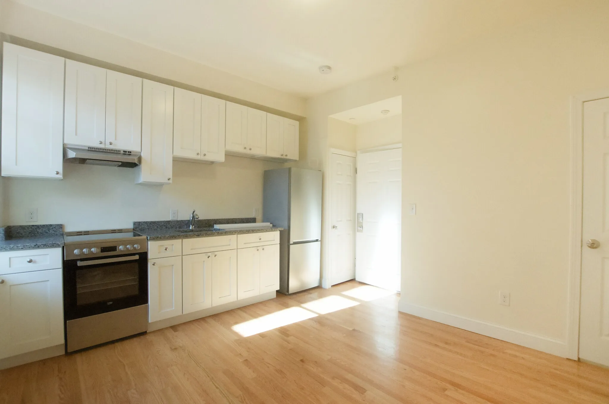 Studio bed, 1 bath apartment for rent at 501 East Broadway Unit 3, South Boston
