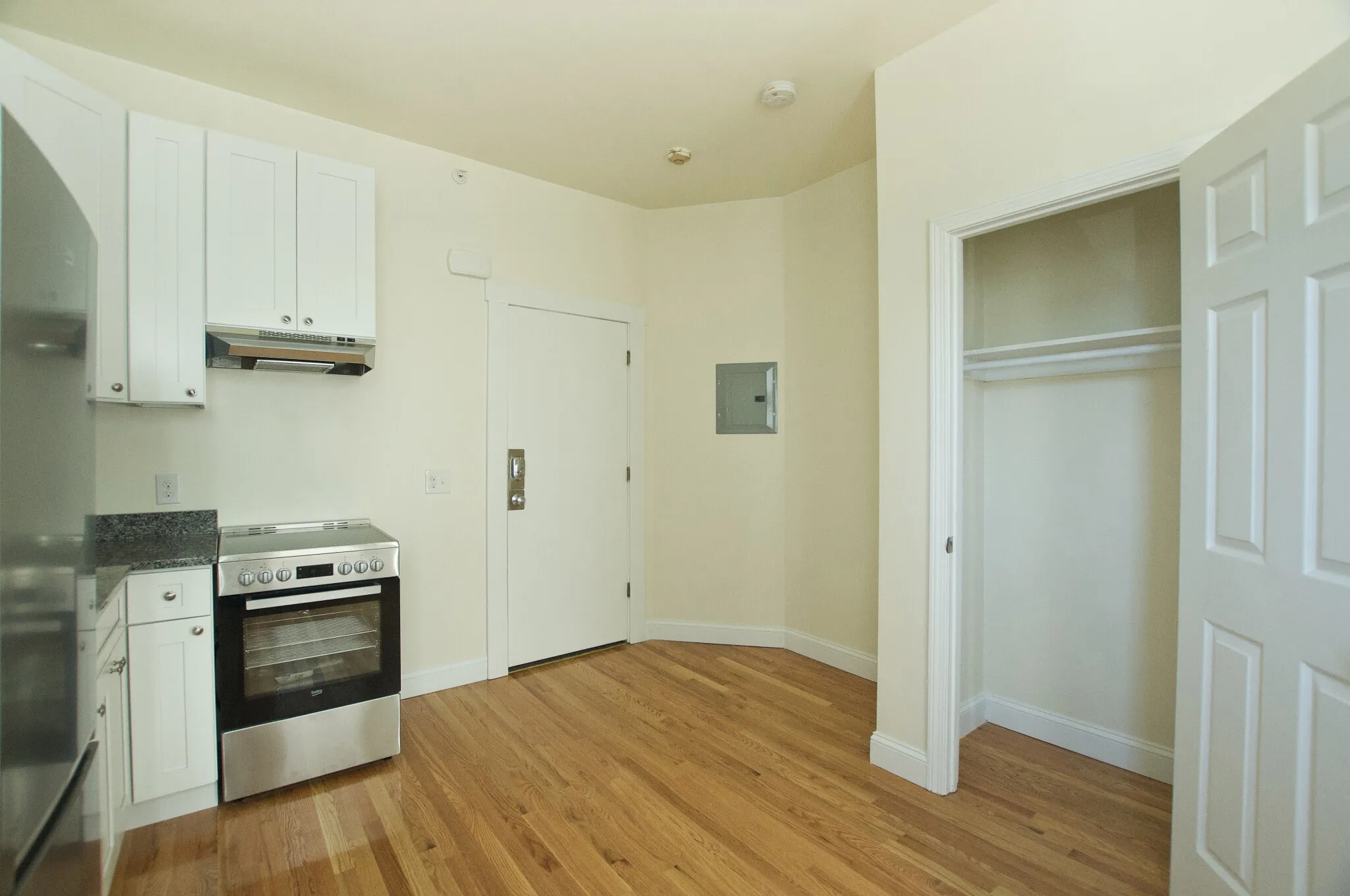 Studio bed, 1 bath apartment for rent at 501 East Broadway Unit 8, South Boston — photo 3 of 7
