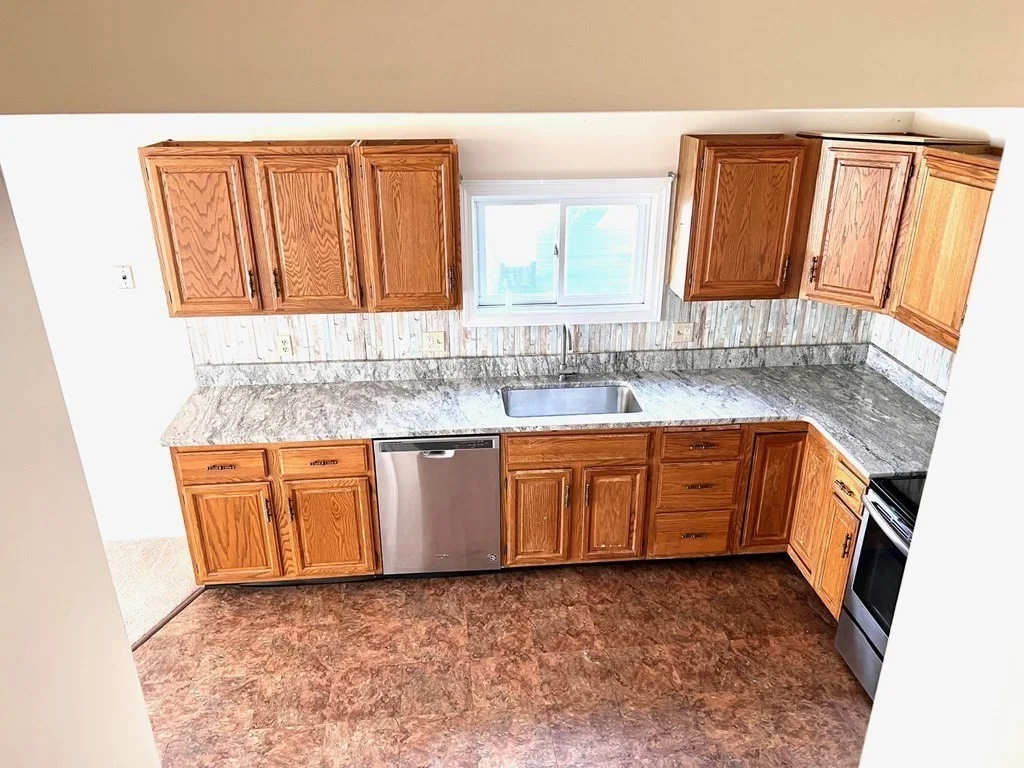 3 bed, 2 bath apartment for rent at 501 Shirley St Unit right, Winthrop — photo 11 of 12