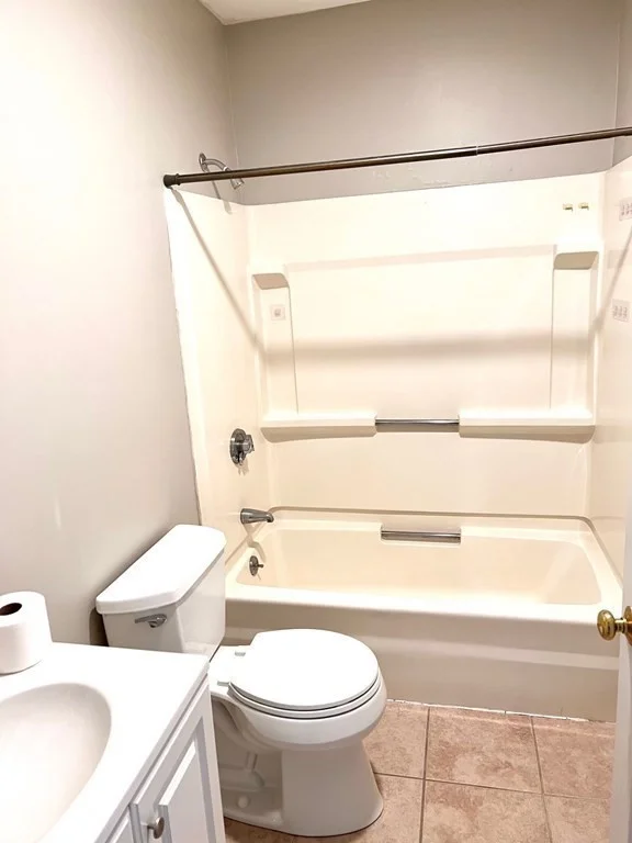 3 bed, 2 bath apartment for rent at 501 Shirley St Unit right, Winthrop — photo 6 of 12